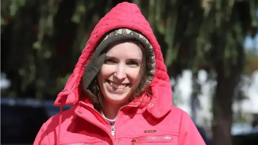 Carolina Menandro, 35 anos, estava com cinco blusas para se aquecer (Guilherme Baffi 25/6/2025)