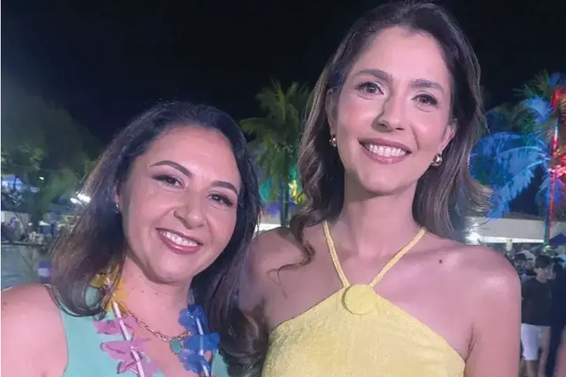 Tatiane Rezende e Katllyn Caran posaram como anfitriãs no Baile do Hawai, no Clube Monte Líbano (Arnaldo Mussi)