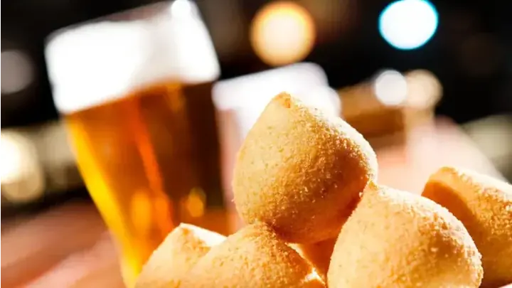 A 6ª edição do Vila Dionísio Festival acontece de 14 a 17 de agosto, no estacionamento do Iguatemi com gastronomia variada, chope gelado e música (Erick MEM/Divulgação)