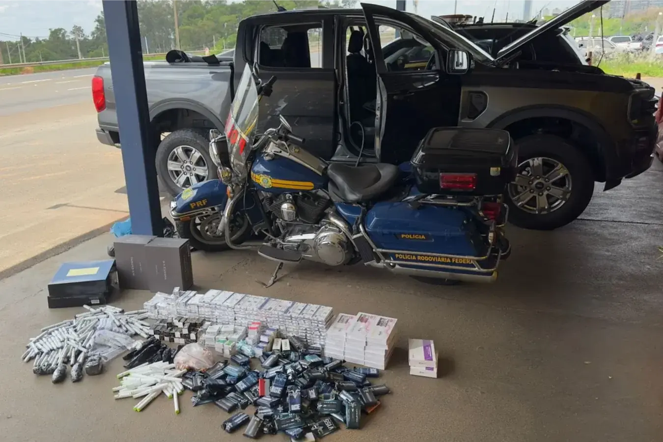 PRF apreende medicamentos e produtos irregulares na BR-153, em José Bonifácio
