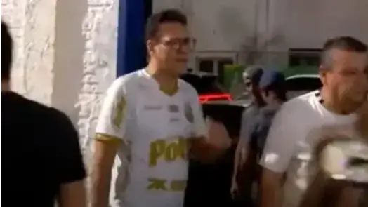 Fábio Marcondes durante confusão depois do jogo em Mirassol (Reprodução)