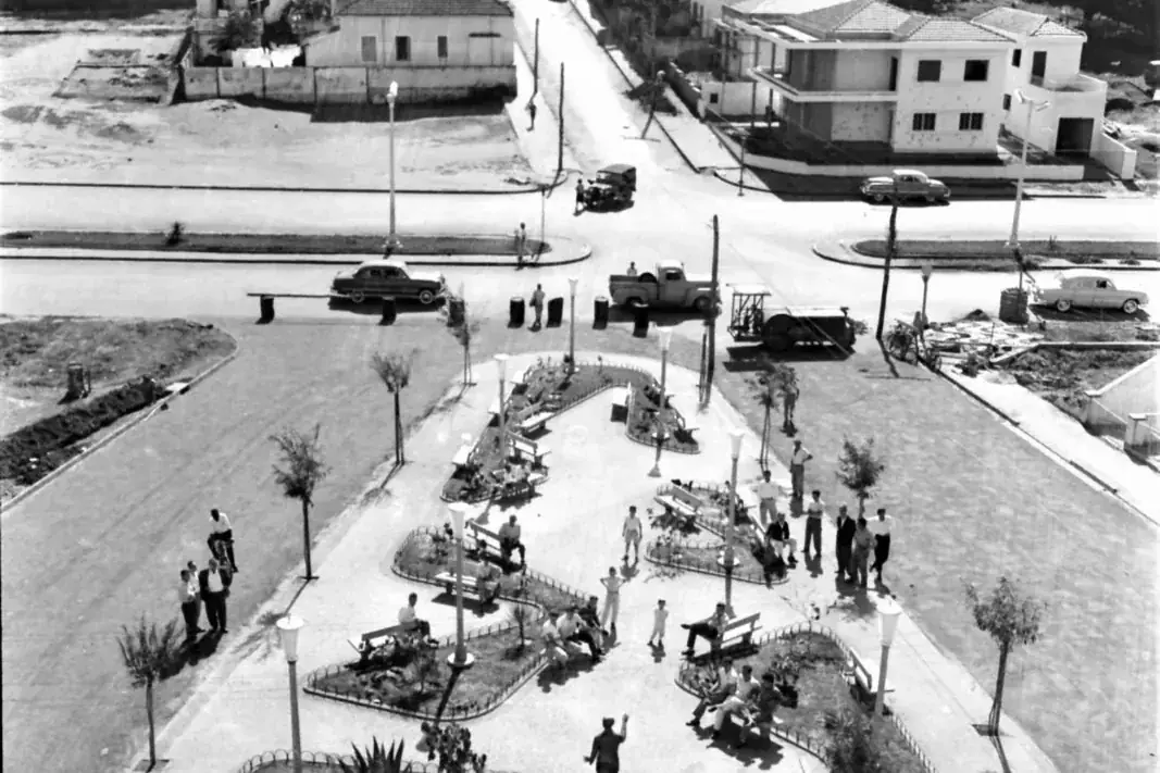 Praça da Liberdade, a Pracinha do Senac - 1960 (Jaime Colagiovanni)