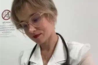 Médica Olga Kazymyriv durante atendimento em Cedral; além dela, região tem outros 16 profissionais estrangeiros em atividade no programa Mais Médicos (Arquivo Pessoal)