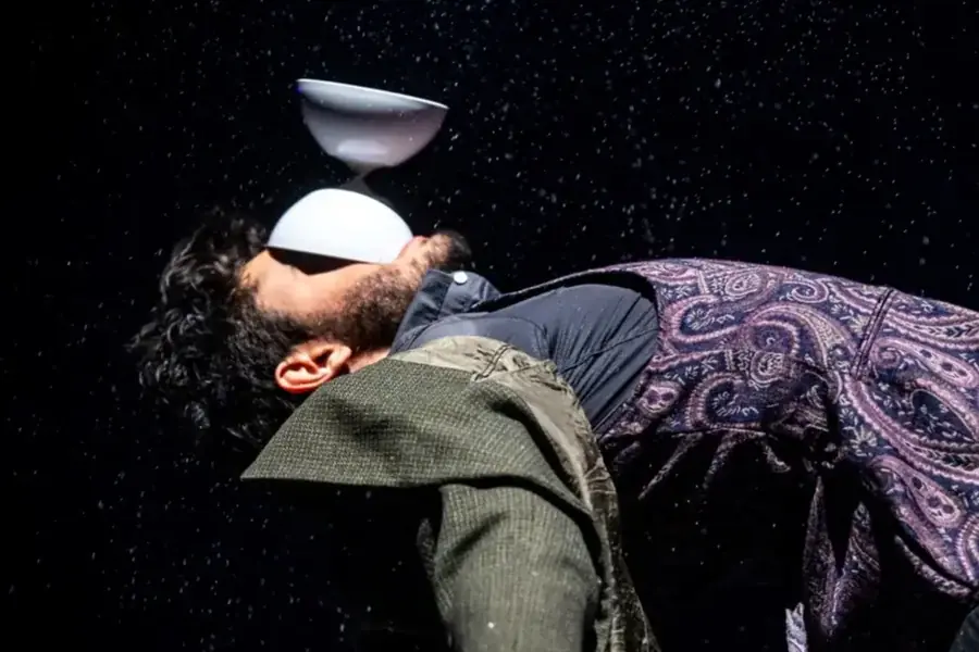 O artista circense rio-pretense Vitor Martinez Silva leva “Bird Dust” ao Rolezinho do FIT (Reprodução)