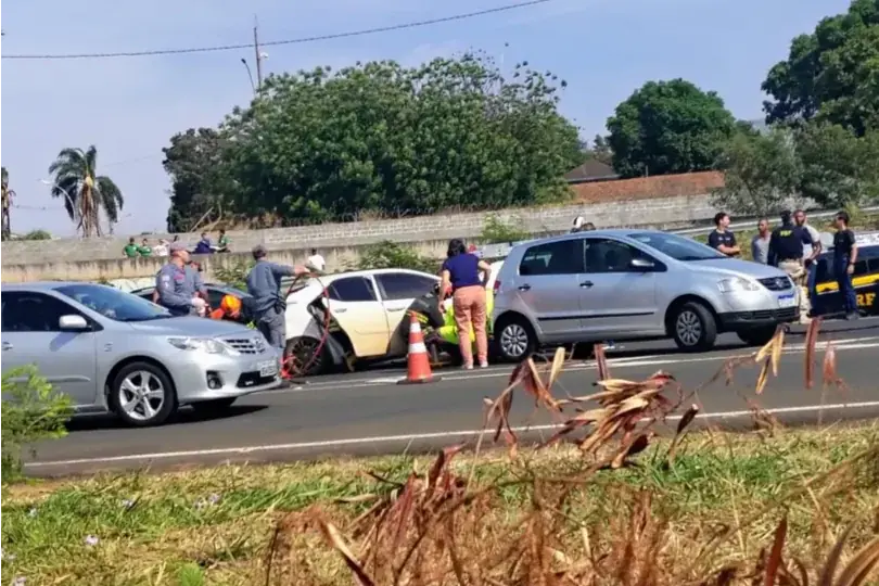 Engavetamento na BR-153 em Rio Preto (Colaboração / Leitor 03/10/2025)