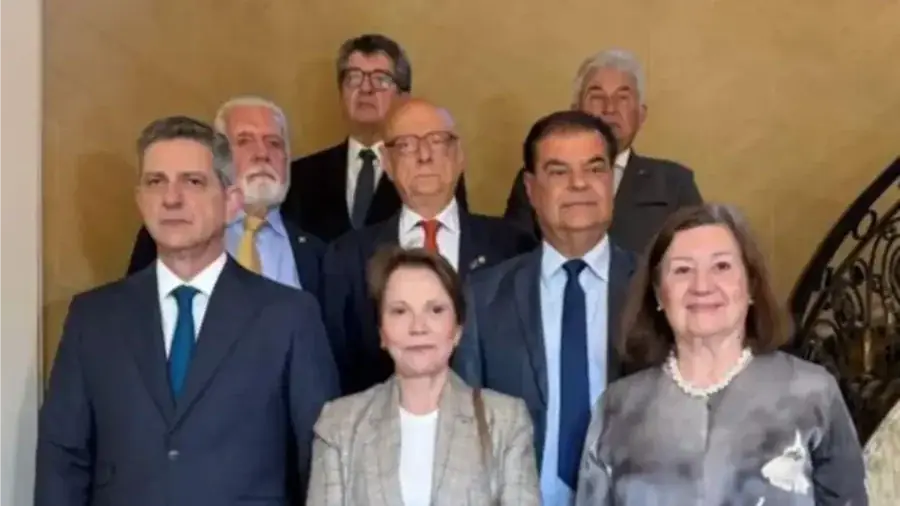 Comitiva de senadores foi recebida pela embaixadora do Brasil nos EUA, Maria Luiza Viotti (Reprodução/Redes Sociais)