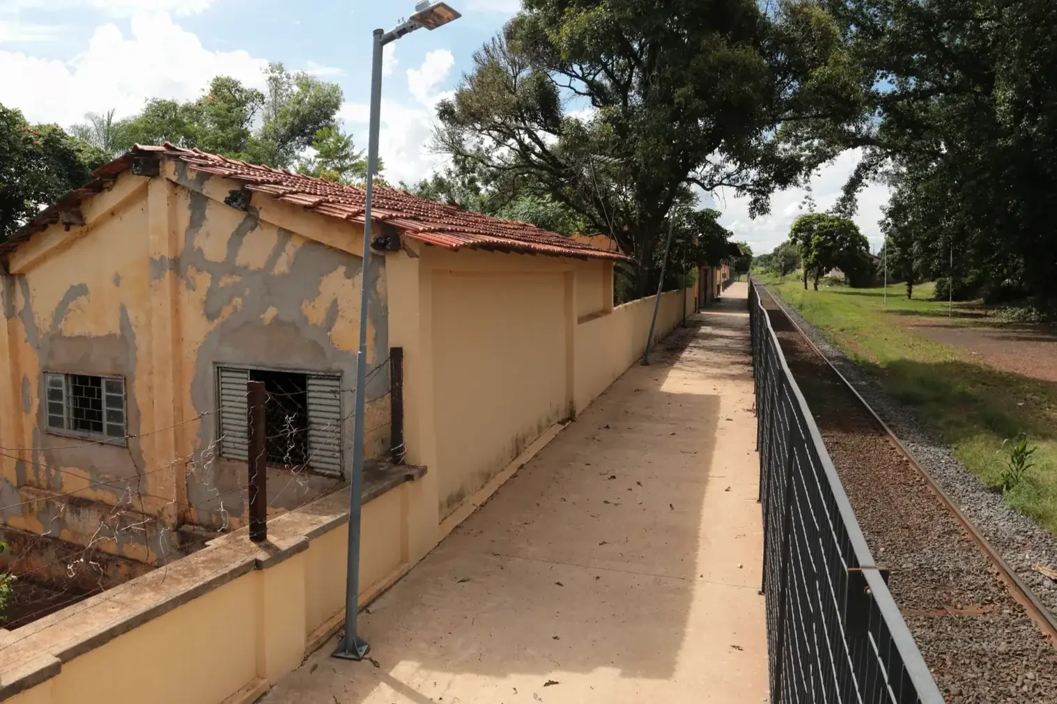 Trecho alvo da ação de reintegração de posse contra cinco famílias que residem em casas centenárias ao lado da estação ferroviária de Schmitt (Edvaldo Santos 12/1/2026)