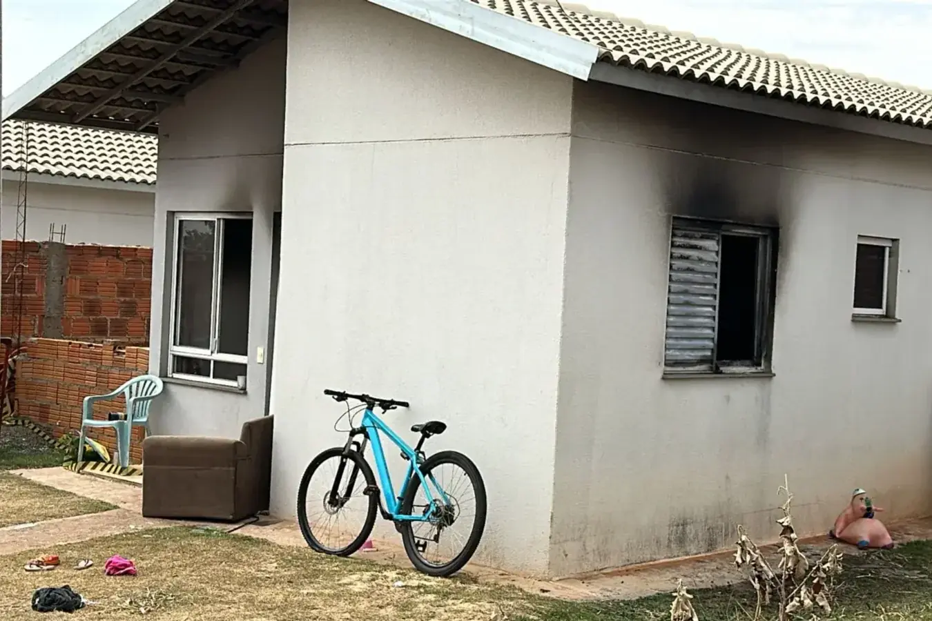 Casa que pegou fogo em Bady Bassitt (Gazeta do Interior / Colaboração)
