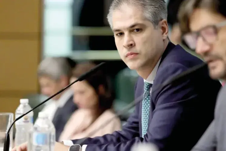 TCE suspende licitação de R$ 58 mi da Educação