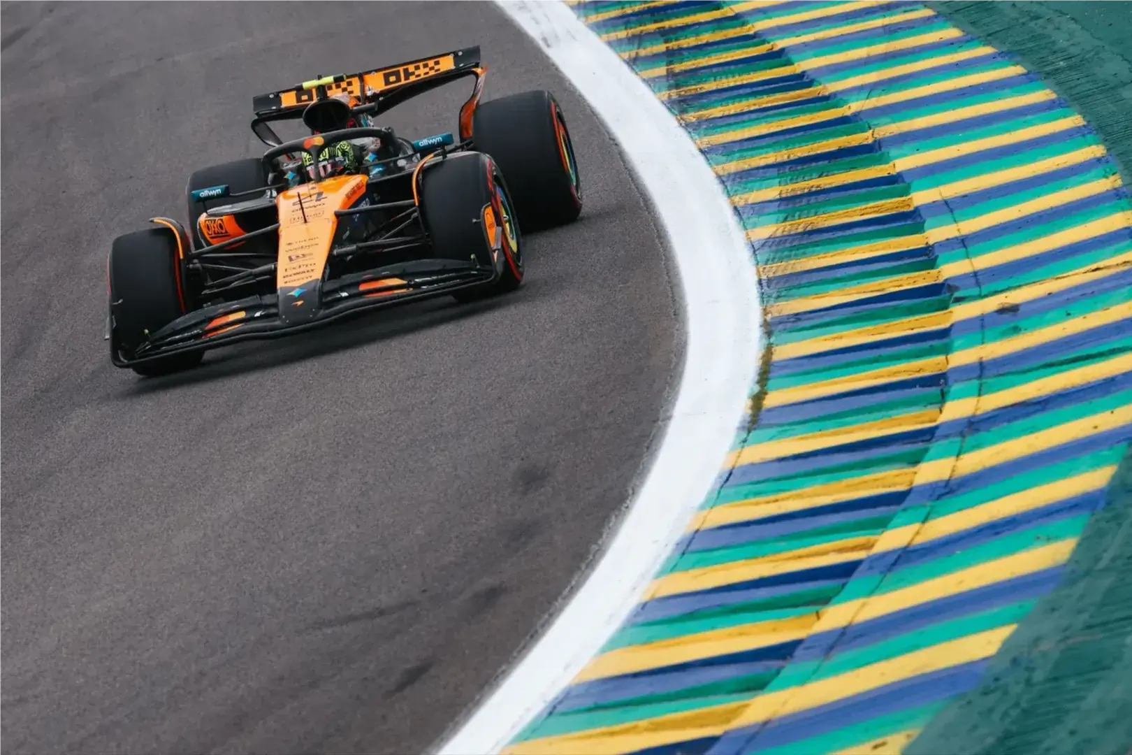 Norris comanda corrida e vence GP de São Paulo; Bortoleto abandona