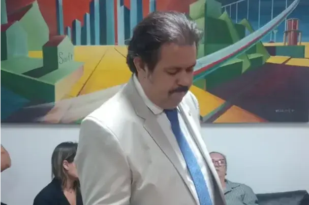 Manobra com Branco e poder da ‘caneta’ dão vitória apertada a Coronel na Câmara