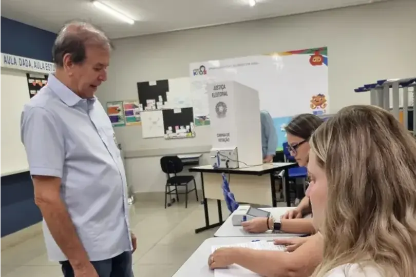 Edinho Araújo vota em Rio Preto e busca retorno ao Congresso