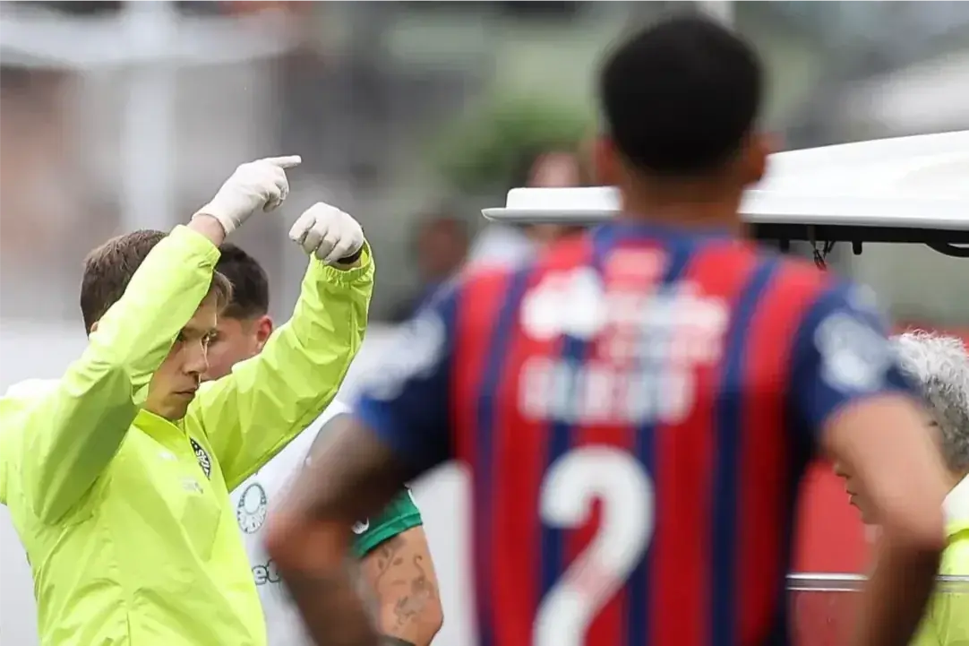 Médico do Palmeiras pede substituição de Lucas Evangelista, lesionado (César Greco/SE Palmeiras)