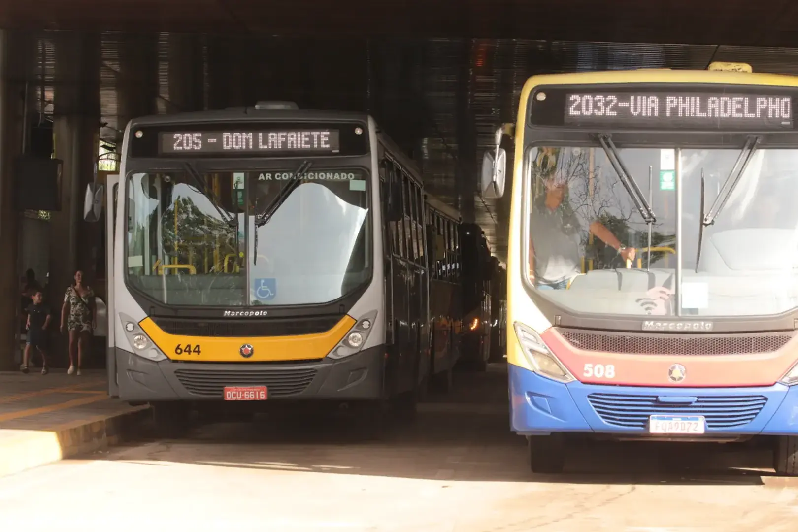 PM é acionada após homem com barra de ferro impedir saída de ônibus no Terminal