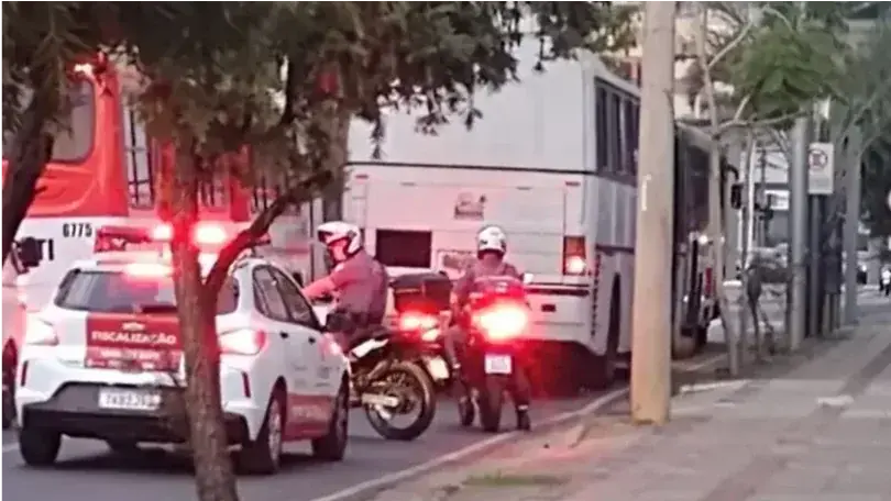 Ônibus da Prefeitura de Icém estava rumo a Rio Preto, quando foi parado por agentes da Artesp na manhã da última sexta-feira, 25 (Colaboração/Leitor)