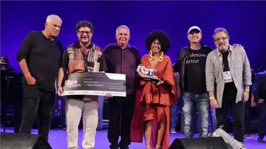 Zeca Barreto alcançou o primeiro lugar no “FestClube SP” com a música “Praia da Lua” (Flávio Florido/Divulgação)