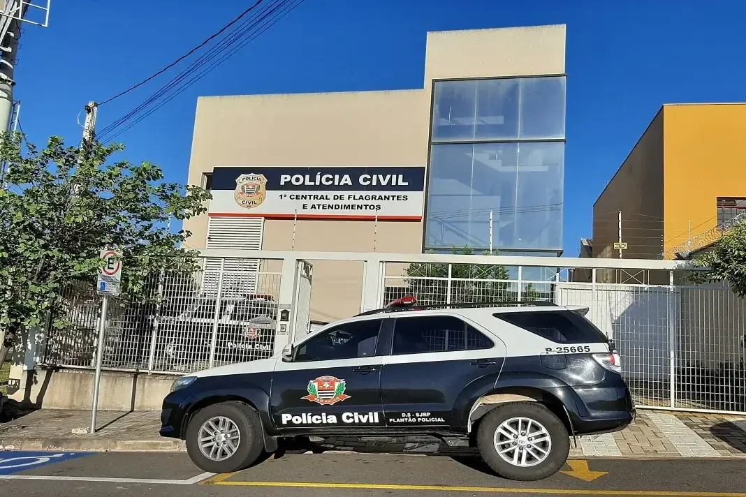 Mulheres dopam homem e fogem com caminhonete em Rio Preto