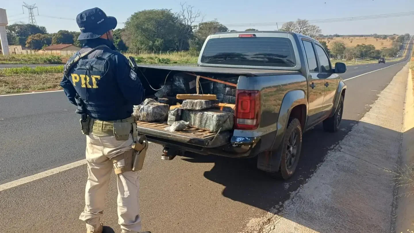 PRF intercepta caminhonete com maconha (Polícia Rodoviária Federal / Divulgação)