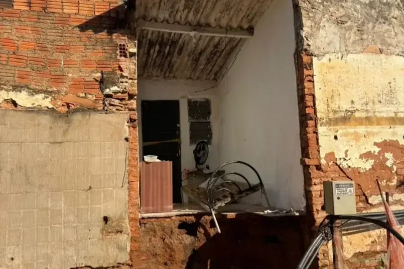 Obra causa desabamento de parede e 10 pessoas ficam desalojadas em Rio Preto