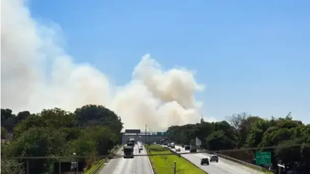 A fumaça do incêndio pôde ser vista em pontos de Rio Preto (Edvaldo Santos 30/7/2025)