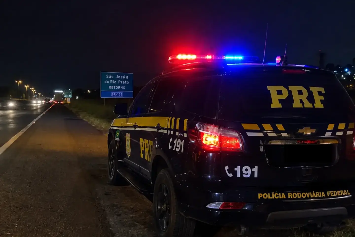 Motociclista morre em colisão com caminhão na BR-153, em Rio Preto