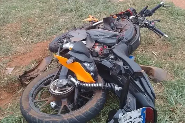 Motociclista fica gravemente ferido em acidente com carro na rodovia que liga Rio Preto a Ipiguá