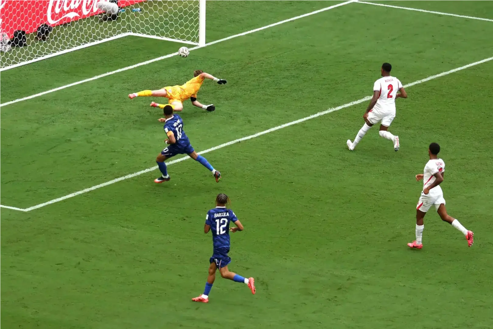 Mbappé supera defesa inglesa para marcar; o maior das copas até o momento (Divulgação/Fifa)