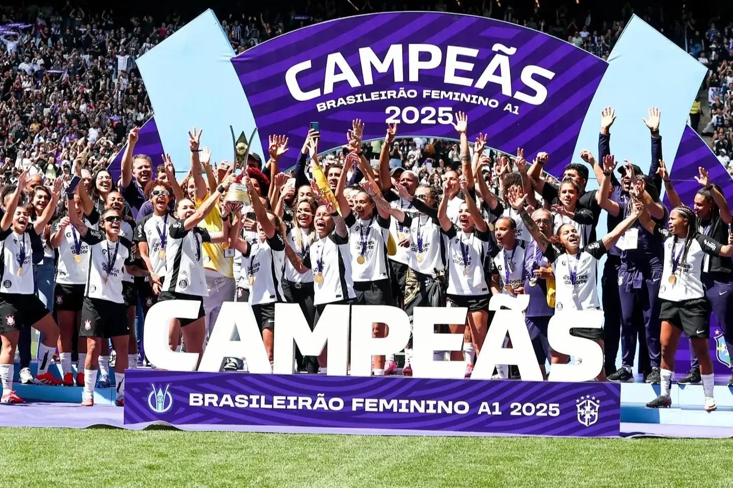 Corinthians vence Cruzeiro e é campeão brasileiro de futebol feminino pela 6ª vez seguida