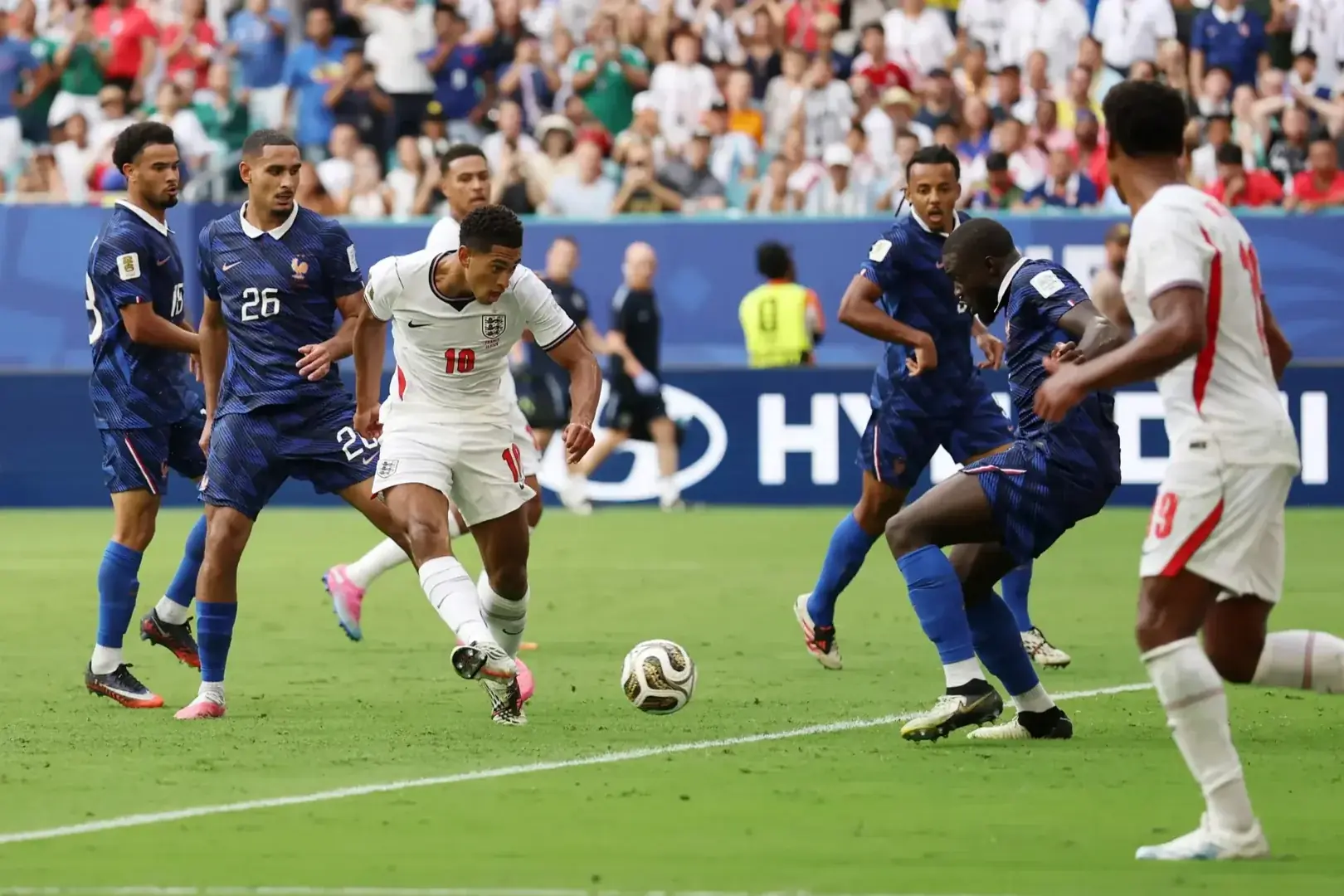 Bellingham marca o último gol do jogo em Miami; vitória inglesa por 6 a 4 (Divulgação/Fifa)