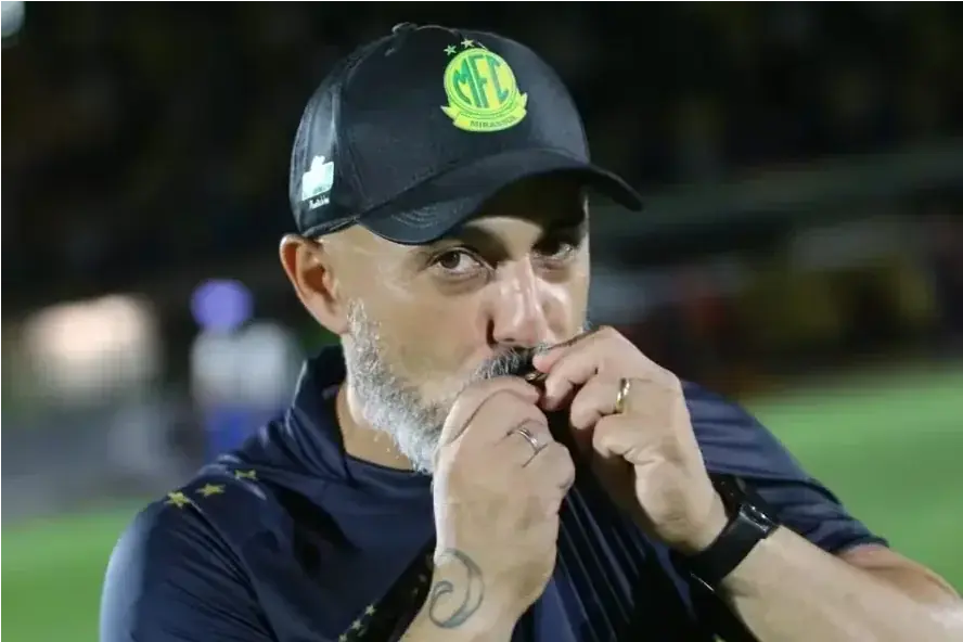 Rafael Guanaes recusa proposta do Botafogo e segue no comando do Mirassol