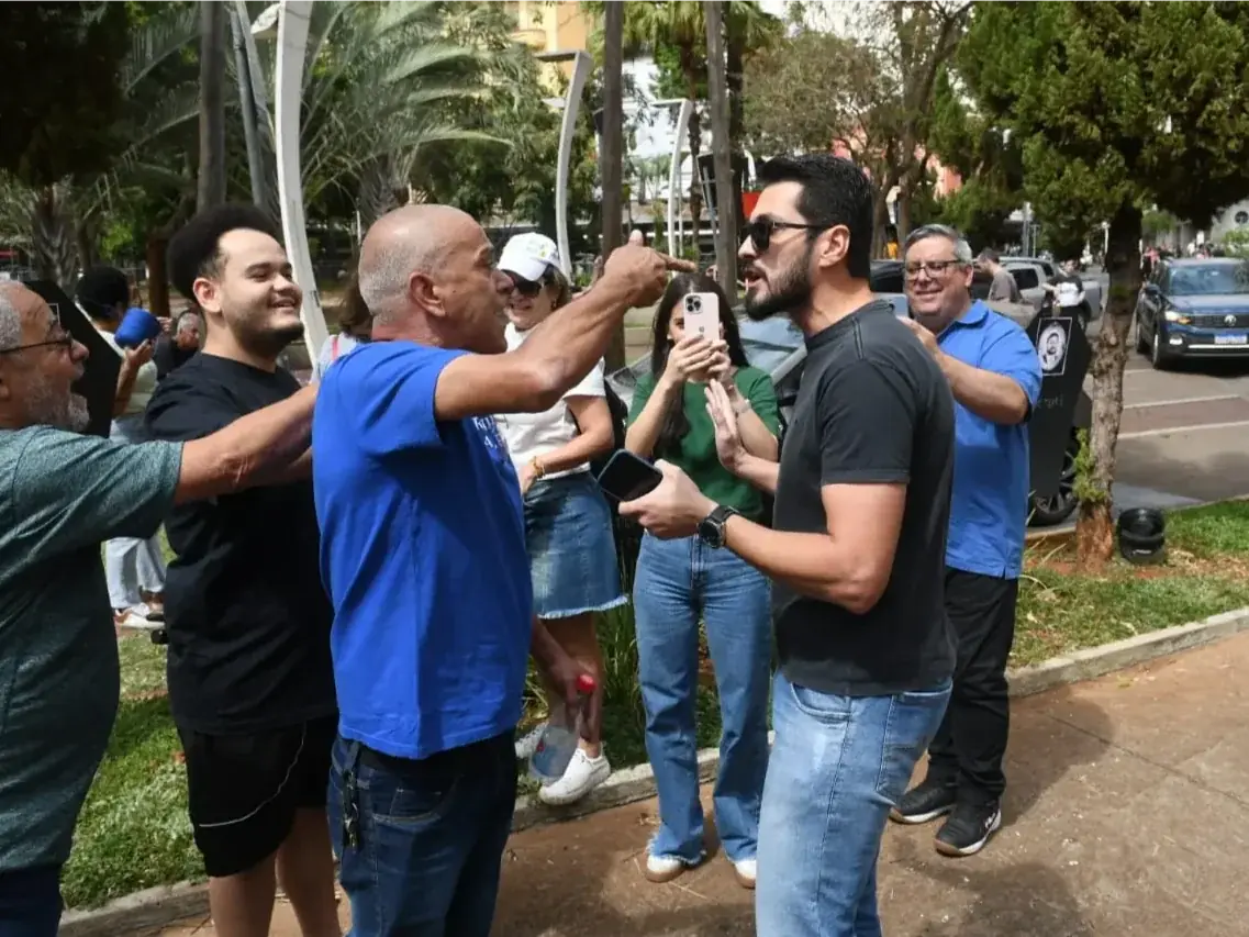 Briga entre militantes de esquerda e direita em protesto contra aumento do IPTU (Thomaz Vita Neto)