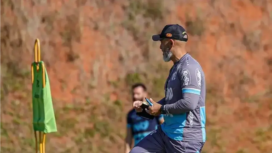 Rafael Guanaes comanda treino no CT do Leão (JP Pinheiro/Mirassol FC)