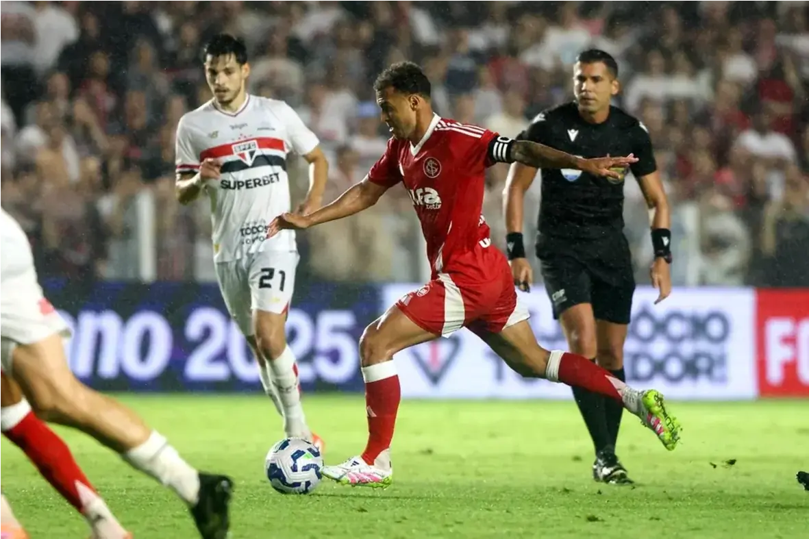 São Paulo vence o Inter e chega à última rodada com chances de vaga na Libertadores