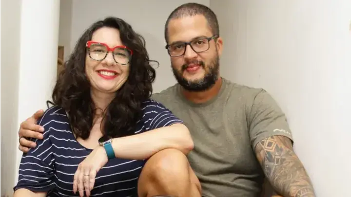 Ariana e José com as filhas Clarice, 4 anos, e Teresa, 8: “Nossa função é dizer os ‘nãos’ que precisam  ser ditos”, afirma a mãe (Edvaldo Santos 1/8/2025)