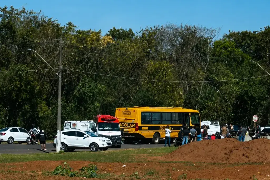 Motociclista morre após colisão com ônibus escolar em Nova Granada