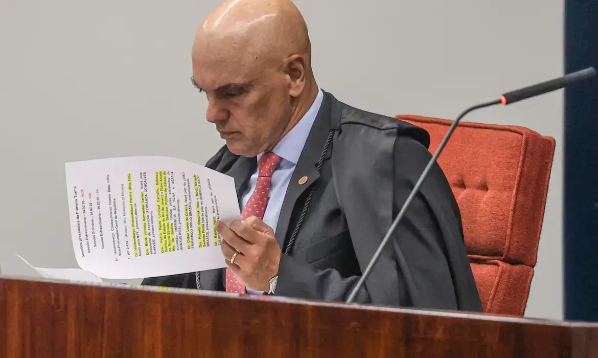 Moraes multa advogado em R$ 5 mil por tentar burlar IA do STF