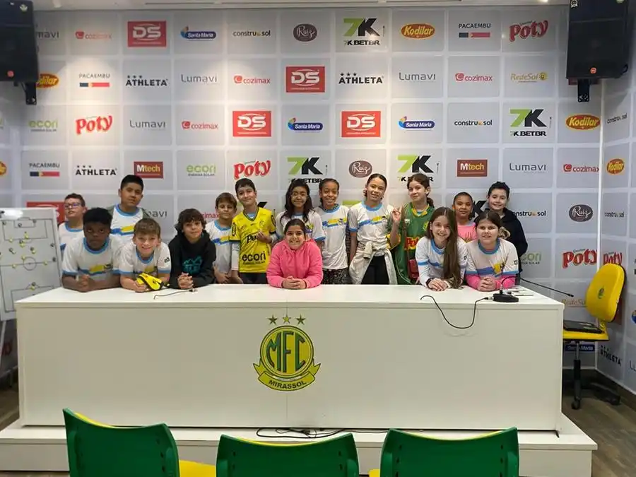 Alunos conheceram a estrutura do Mirassol nesta quarta-feira (Divulgação)