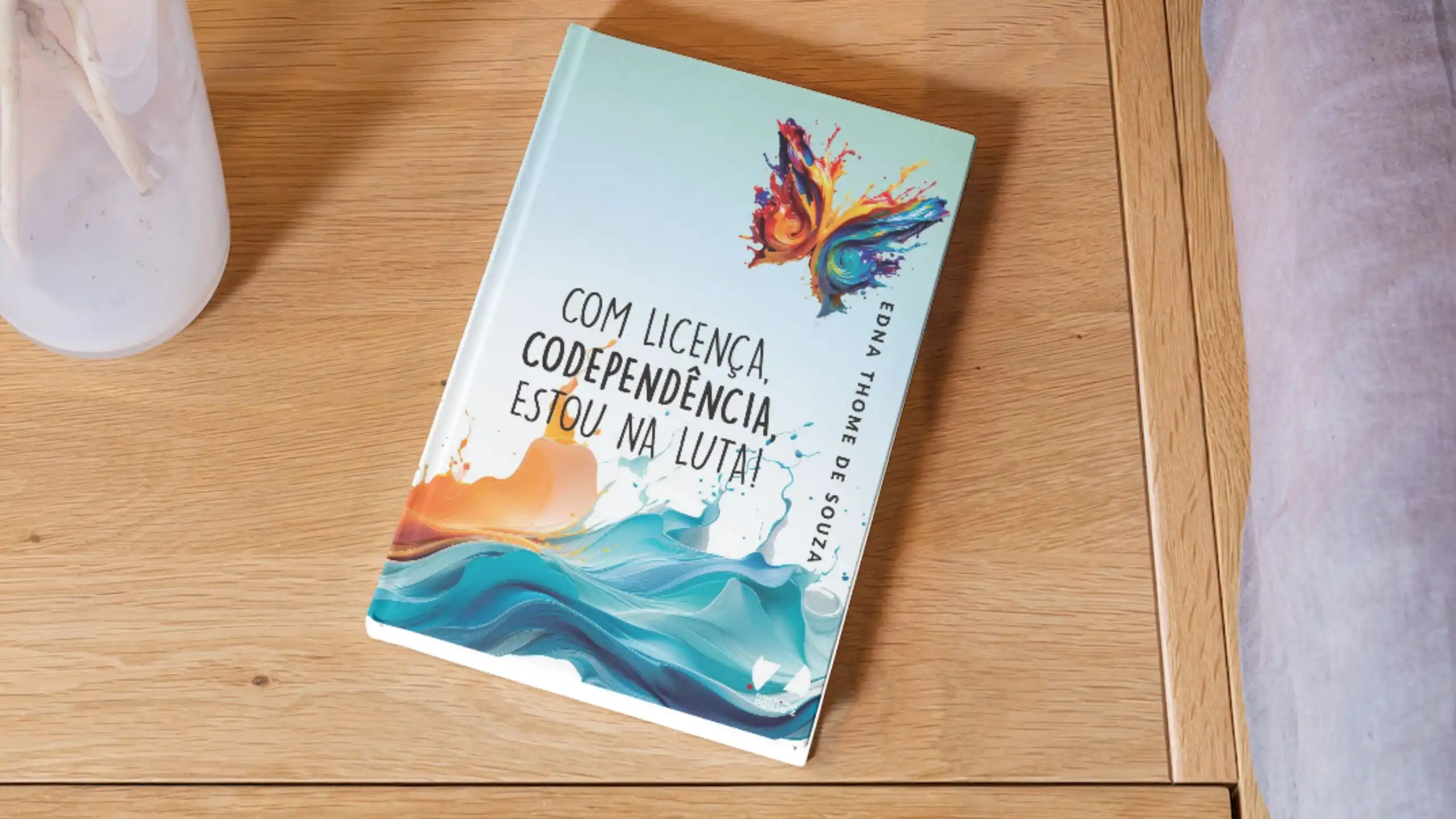 Capa do livro 'Com licença, codependência, estou na luta!', da assistente social e professora Edna Thome de Souza (Divulgação)