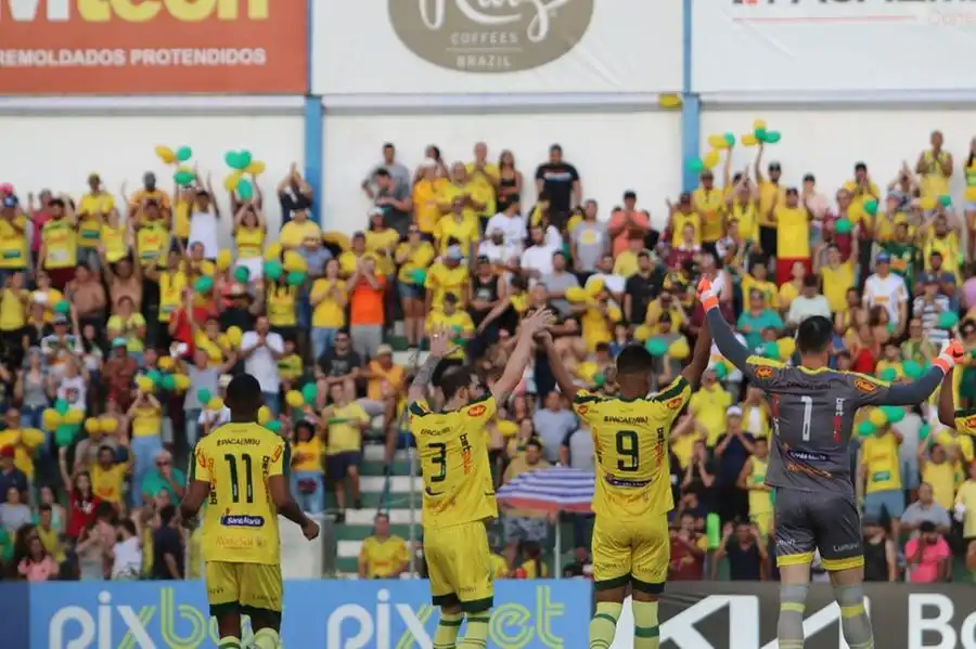 Jogadores do Leão esperam comemorar novamente com os torcedores no Maião (Marcos Freitas/Agência Mirassol)