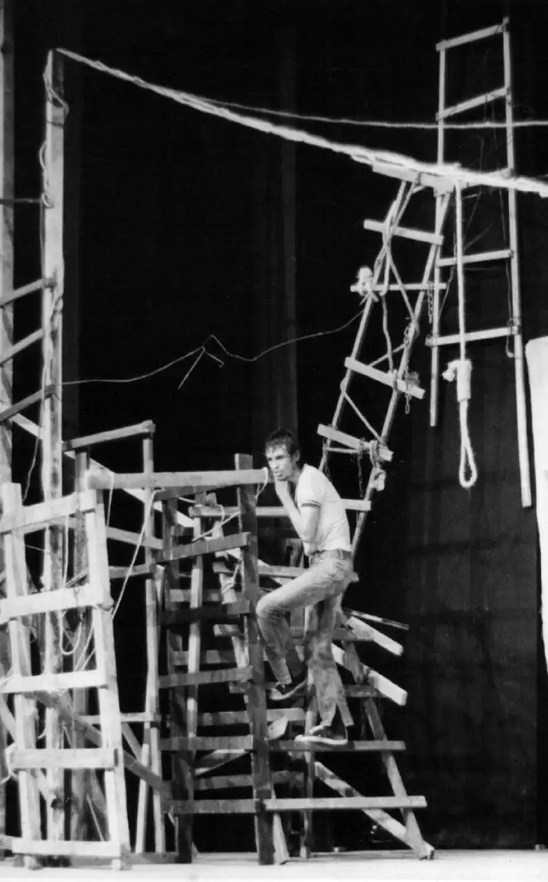 Peça Zoo Story, com direção de Romildo Sant’Anna, no teatro ainda  em construção,  em 1972 (Arquivo Público Municipal e João Carlos Rodrigues Perez (1968))