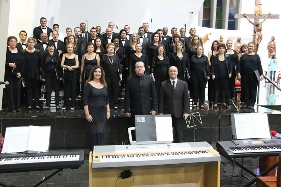 Concerto na Igreja da Redentora com o Maestro Paulo de Tarso, Flávio Amaral e Coral (Acervo Jussara Pinto)