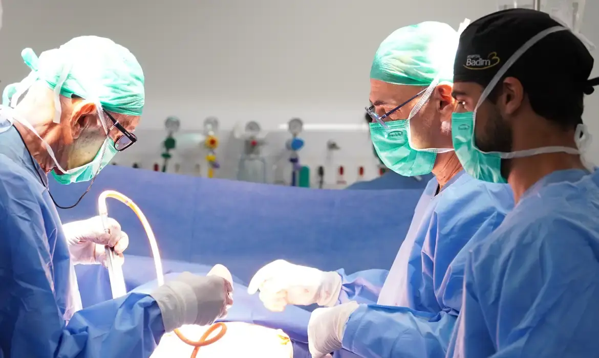 Paixão pela profissão mantém médicos longevos na ativa