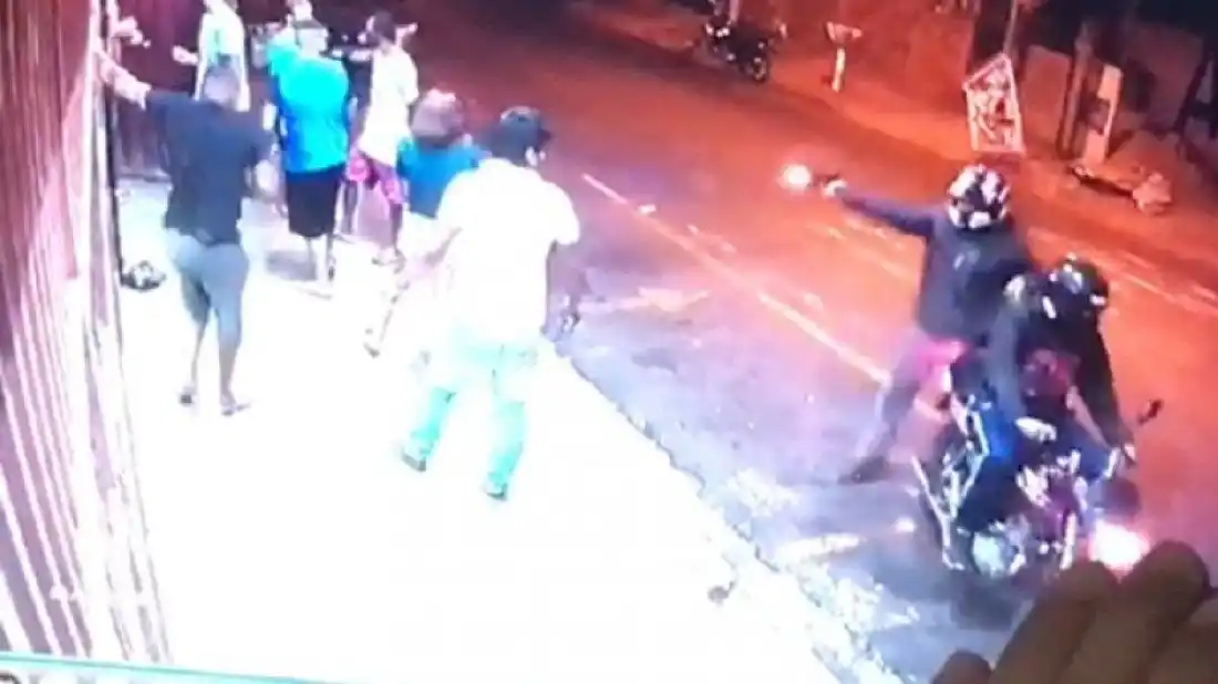 Ação foi registrada por câmeras de segurança (Reprodução)