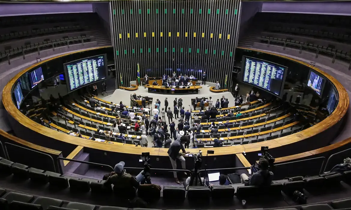 PL que isenta IR até R$ 5 mil será votado na quarta, 1º de outubro (Agência Brasil)