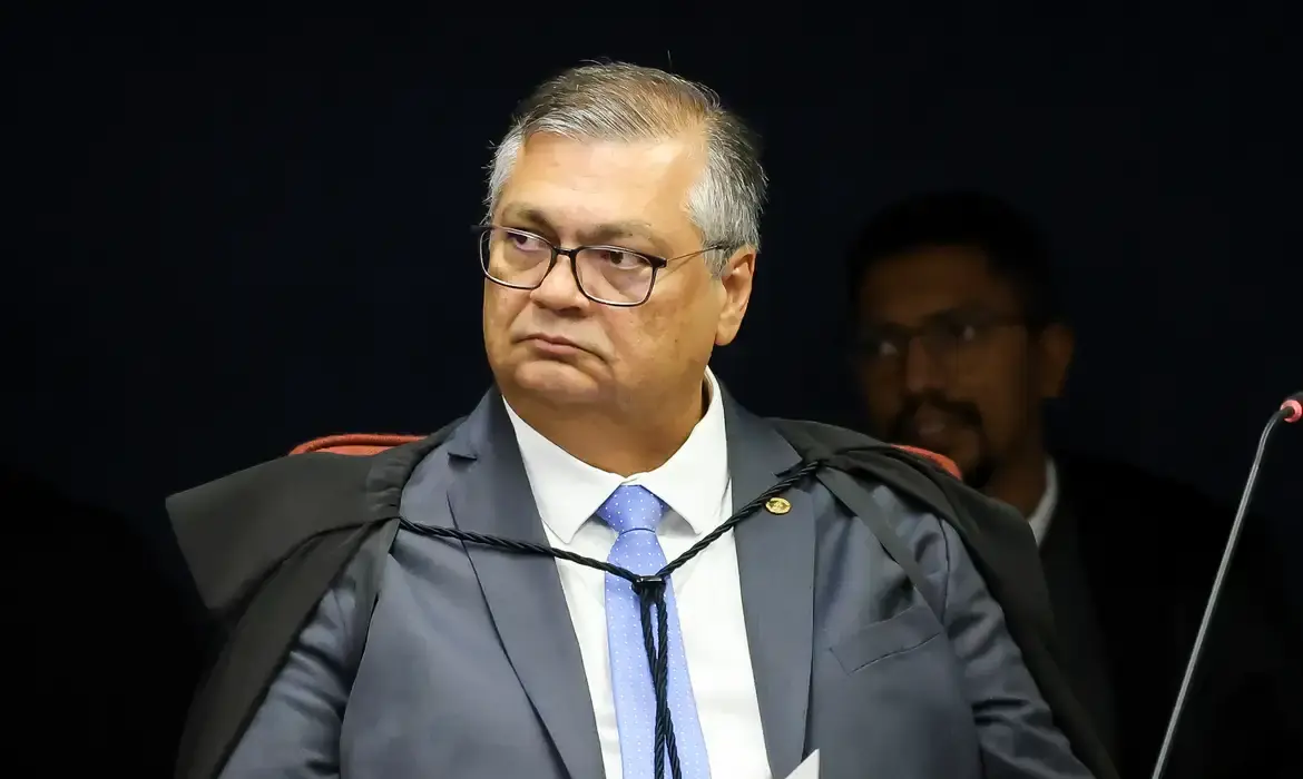 Dino dá 10 dias para governo mostrar plano de combate a incêndios (Agência Brasil)