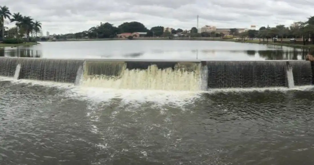 Vertedouro da Represa Municipal, em Rio Preto, neste domingo, 23 (Guilherme Baffi - 23/5/2021)