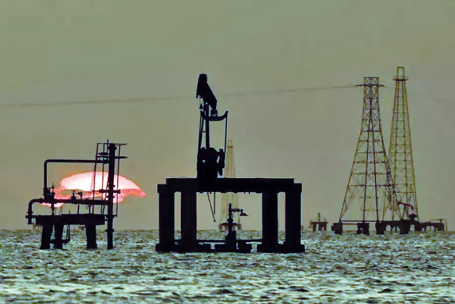 Novas licenças representam passo na direção da reabertura do setor petrolífero venezuelano (Reprodução)