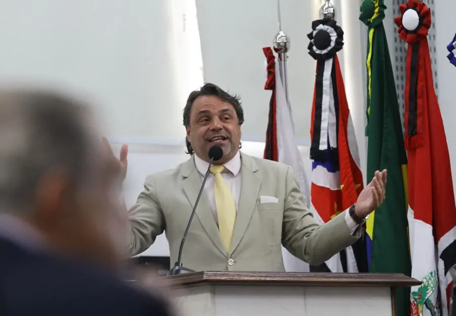 Jean Dornelas, autor da ação popular, na Tribuna da Câmara (Edvaldo Santos 12/08/2025)