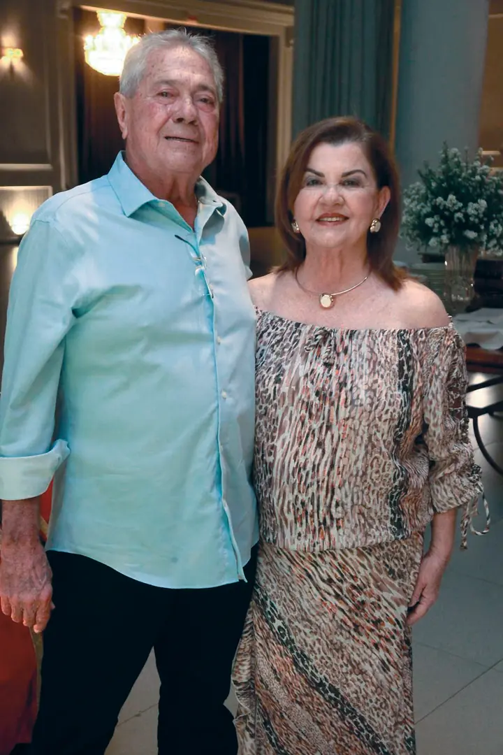 Carlão Assis e a mulher, Doda Vettorasso Assis, na festa que a Imobiliária Renascer e Jales promoveu (Arnaldo Mussi)