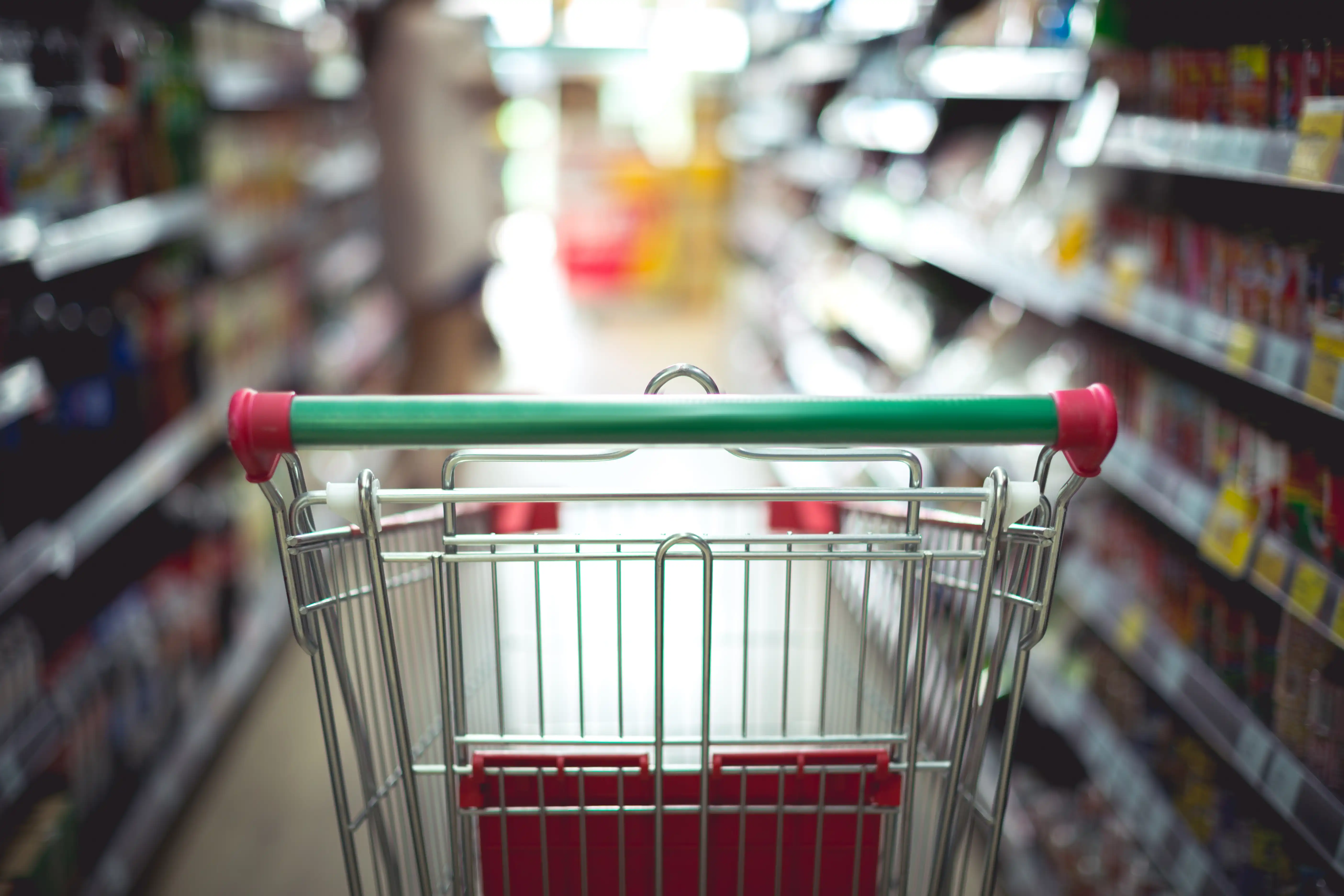 Os supermercados, que representam mais de 1/3 do faturamento total do varejo regional, manteve avanço de 3,8% (Freepik/Banco de imagens)